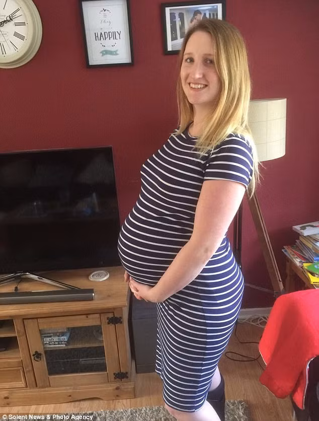 Bác sĩ nói khó có khả năng sinh con, bà mẹ đẻ liền 4 em bé trong 11 tháng - Ảnh 2.