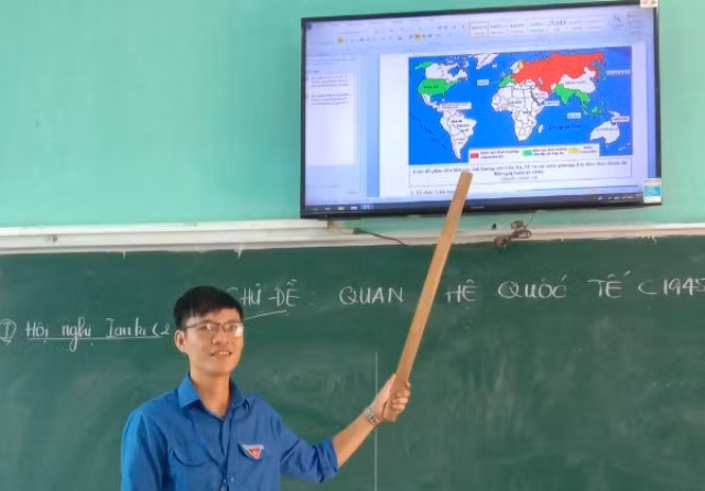 Thầy giáo Phan Khánh Hội dạy Lịch sử qua Atlat.