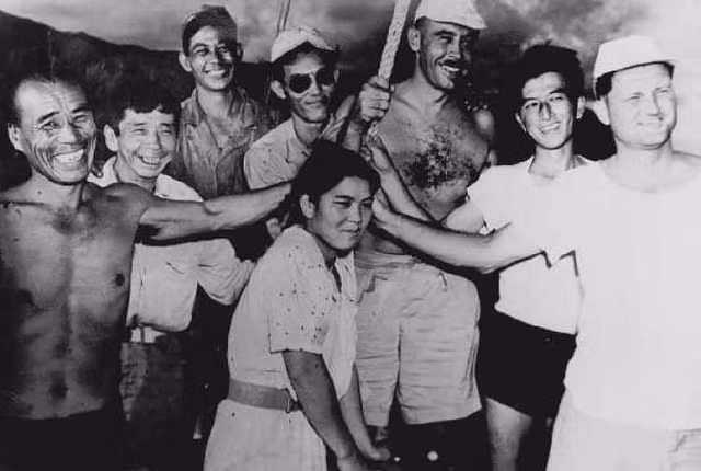 Cuộc sống của họ trôi qua êm đềm trên đảo suốt vài năm trời.