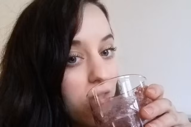 Bà mẹ người Anh làm “sinh tố” nhau thai của chính mình đãi chồng con ảnh 1