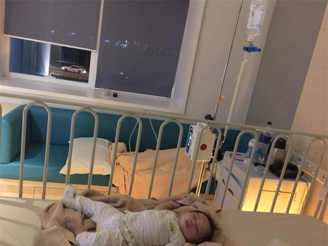 Cậu bé bị nổi ban đỏ, nôn mửa và tiêu chảy nghiêm trọng do uống sữa công thức giả - Ảnh 4. Cậu bé bị nổi ban đỏ, nôn mửa và tiêu chảy nghiêm trọng do uống sữa công thức giả-3