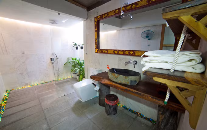 Gia chủ mang nhà cổ ngoài Bắc vào lắp ở Hội An