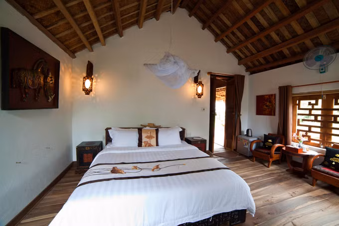 Gia chủ mang nhà cổ ngoài Bắc vào lắp ở Hội An