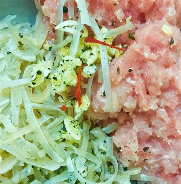 Cách làm nem chua Thanh Hóa tại nhà, giòn ngon chuẩn vị lại cực kỳ an toàn - 5