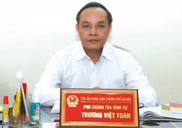 Ngày xuân, nghe thẩm phán kể kỳ án vợ “dọa” chồng bằng súng tự chế