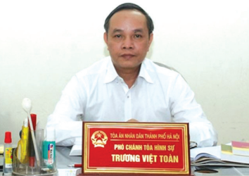 Ngày xuân, nghe thẩm phán kể kỳ án vợ “dọa” chồng bằng súng tự chế