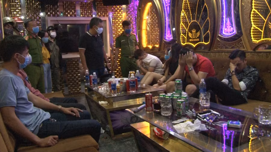 Qua test nhanh phát hiện 11 đối tượng dương tính với ma túy. 