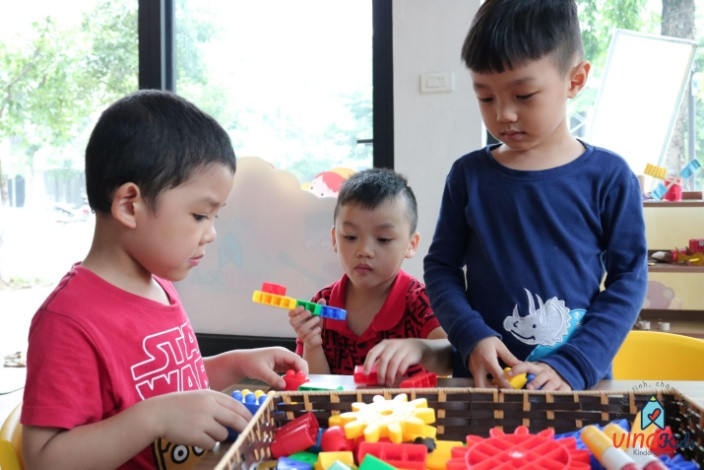 Trẻ mầm non cần được yêu thương. Ảnh: Internet