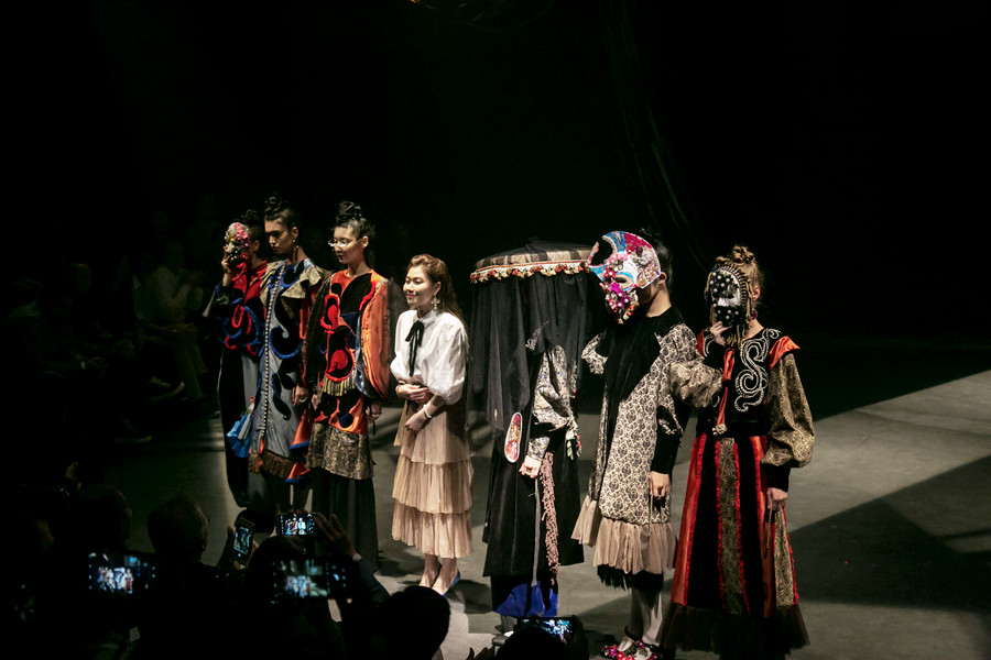 Phan Mỹ Linh - SV chuyên ngành thiết kế thời trang đoạt 2 giải thưởng lớn cuộc thi thiết kế thời trang tại Singapore Phan Mỹ Linh - SV chuyên ngành thiết kế thời trang đoạt 2 giải thưởng lớn cuộc thi thiết kế thời trang tại Singapore