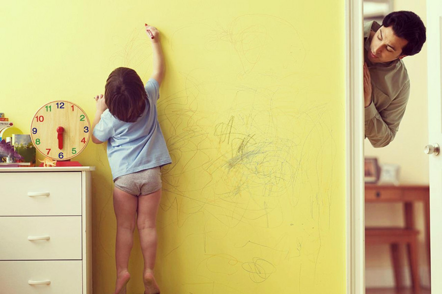 Bỏ túi 5 mẹo tẩy sạch mọi vết bẩn bút chì màu bám trên tường 