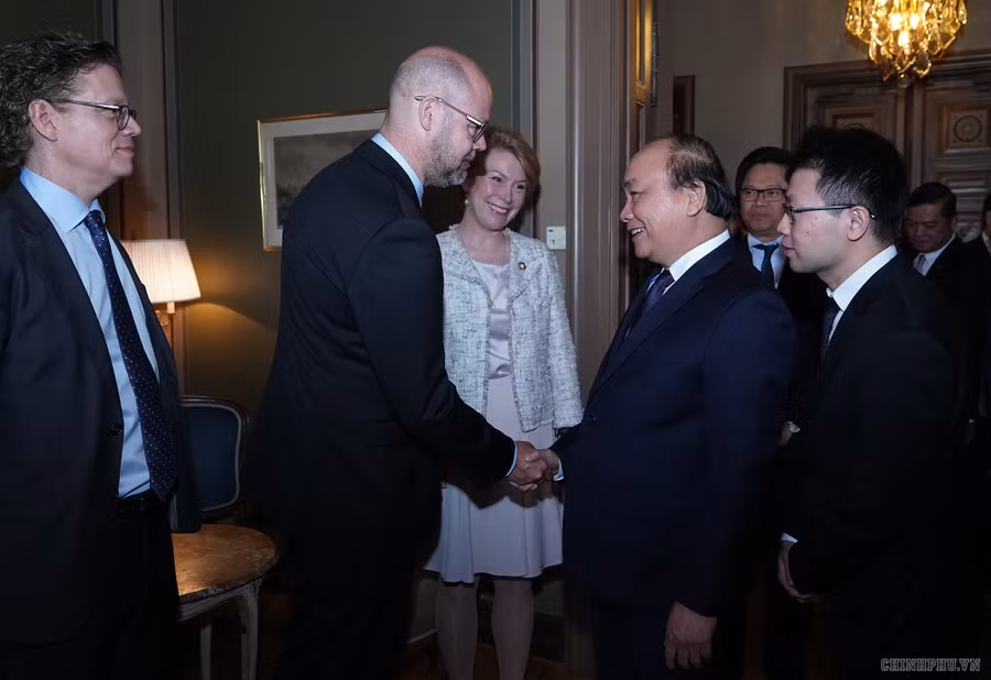 Trước đó, Thủ tướng Nguyễn Xuân Phúc đã có cuộc gặp gỡ các tập đoàn hàng đầu Thụy Điển để trao đổi về các cơ hội hợp tác đầu tư tại Việt Nam cũng như giải đáp các vấn đề doanh nghiệp quan tâm. Ảnh VGP/Quang Hiếu