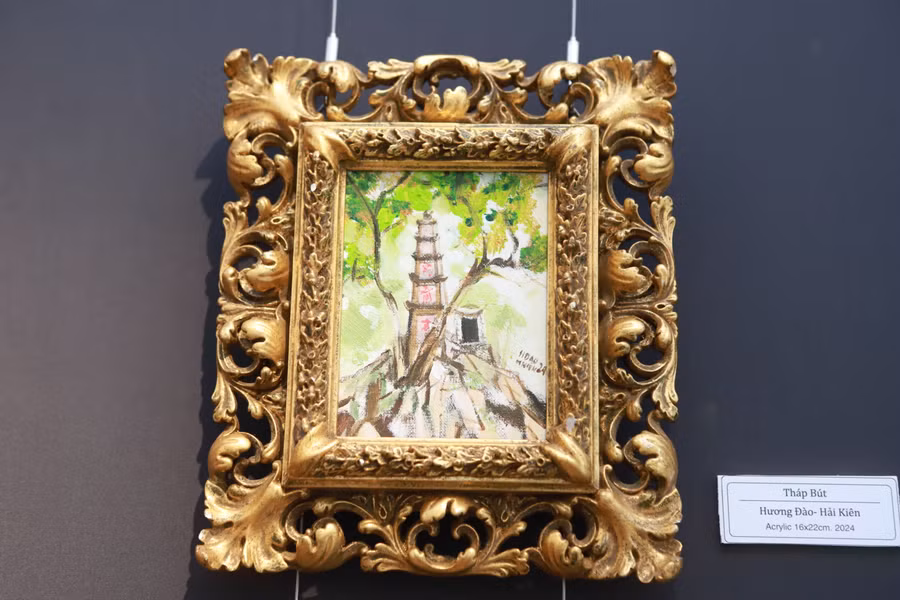 Hai tác phẩm "Tháp Nghiên - Tháp Bút" của các tác giả Hương Đào, Hải Kiên vẽ năm 2024.