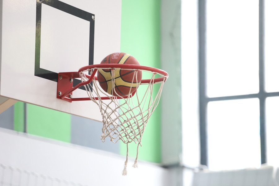 Khi trái bóng lọt vào trong lưới là thời khắc khán giả và các vận động viên hò reo sung sướng.