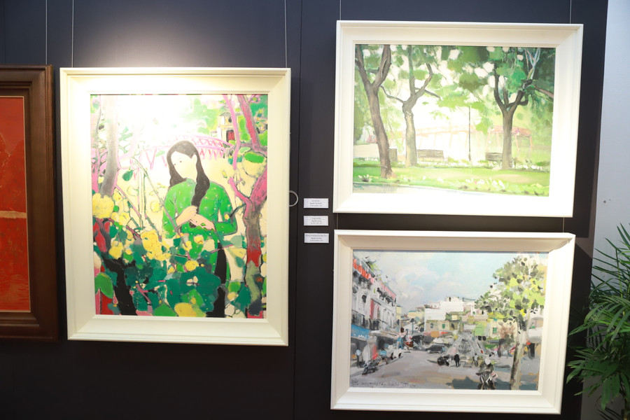 Chùm tác phẩm: Cô gái Hà Nội (Họa sĩ Nguyễn Cường); Cầu Thê Húc (Họa sĩ Nguyễn Thị Huyền); Quảng trường Đông Kinh Nghĩa Thục (Họa sĩ Nguyễn Hải Kiên). Chùm tác phẩm: Cô gái Hà Nội (Họa sĩ Nguyễn Cường); Cầu Thê Húc (Họa sĩ Nguyễn Thị Huyền); Quảng trường Đông Kinh Nghĩa Thục (Họa sĩ Nguyễn Hải Kiên).