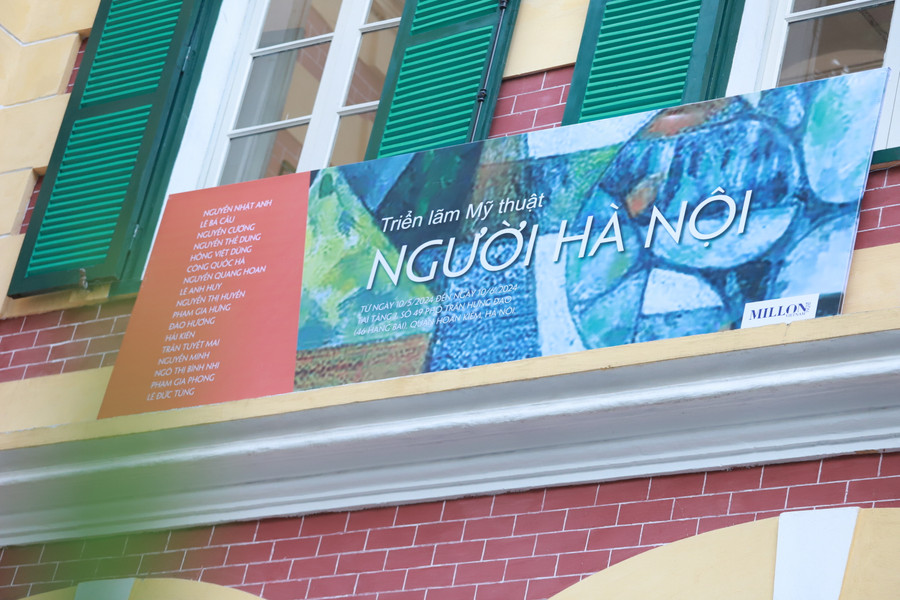 Triển lãm mỹ thuật "Người Hà Nội" và "Qua Miền Tây Bắc" sẽ kéo dài tới hết ngày 10/6. Triển lãm mỹ thuật "Người Hà Nội" và "Qua Miền Tây Bắc" sẽ kéo dài tới hết ngày 10/6.