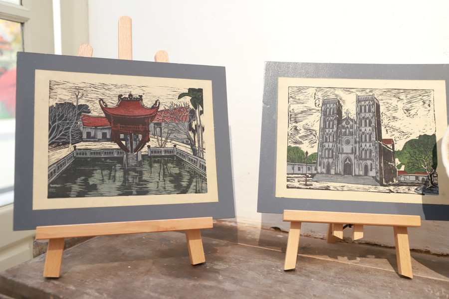 Bộ tranh khắc gỗ mang tên "Di sản Hà Nội" của tác giả Nguyễn Thế Dung. Bộ tranh khắc gỗ mang tên "Di sản Hà Nội" của tác giả Nguyễn Thế Dung.