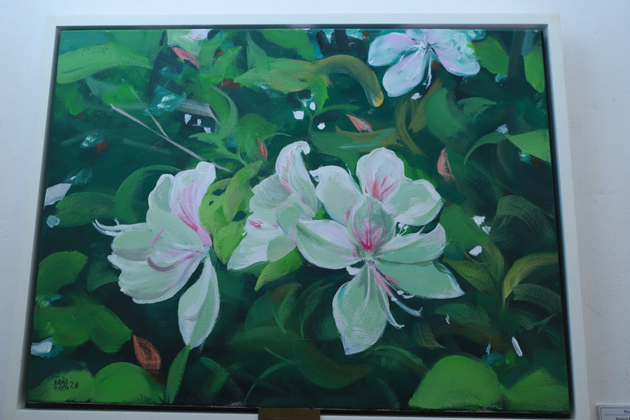 Bức tranh sơn dầu "Hoa Ban" của hai tác giả Hương Đào - Hải Kiên. Bức tranh sơn dầu "Hoa Ban" của hai tác giả Hương Đào - Hải Kiên.