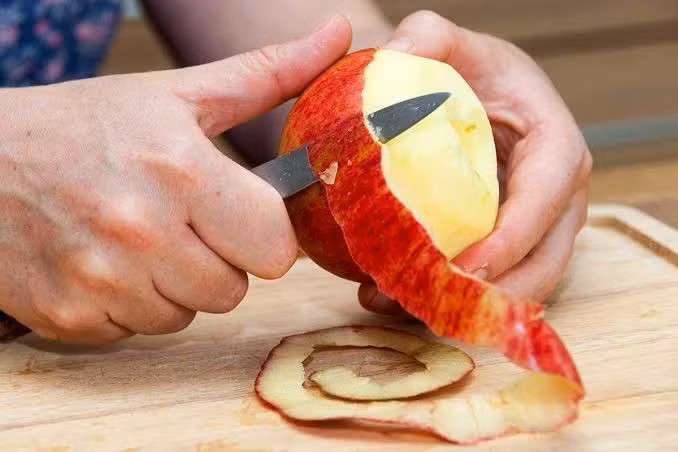 Vỏ táo là nguồn cung cấp chất xơ và chất chống oxy hóa. (Ảnh: ITN).