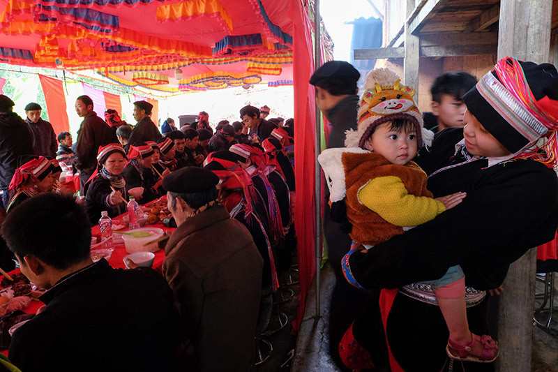 Màn kiểm tra lễ vật suốt 30 phút trong đám cưới đặc biệt ở Hà Giang