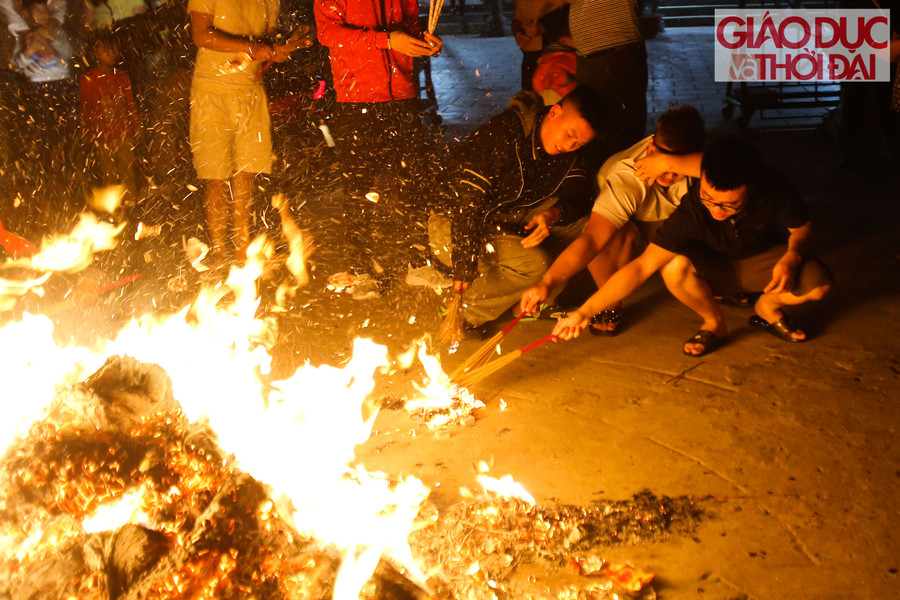 Cho dù đến sớm hay đến muộn vẫn có thể lấy lửa để mang về cho gia đình mình