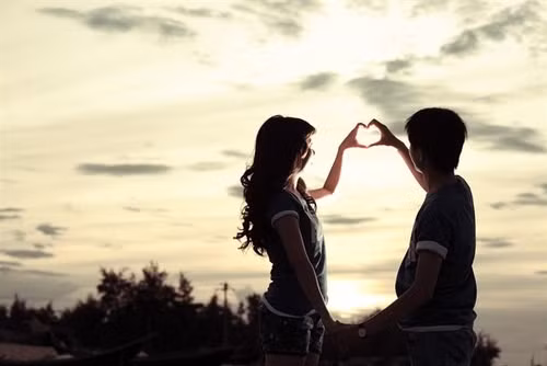 Vô tình gặp lại người yêu cũ, tôi đã hãnh diện bước đi trong ánh mắt tiếc nuối của anh ta - Ảnh 1.