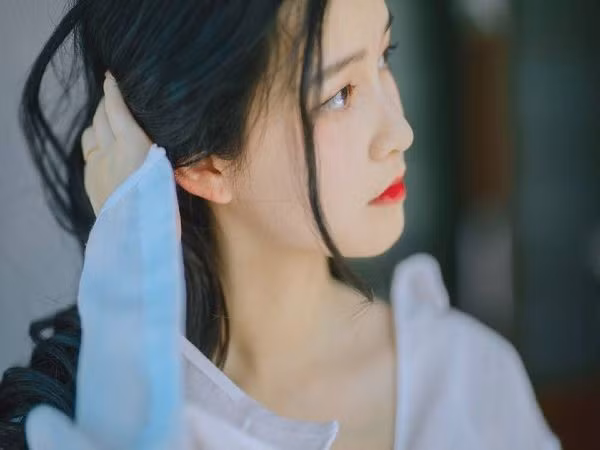 Tôi phải làm sao khi người thứ ba là vợ cũ của chồng?