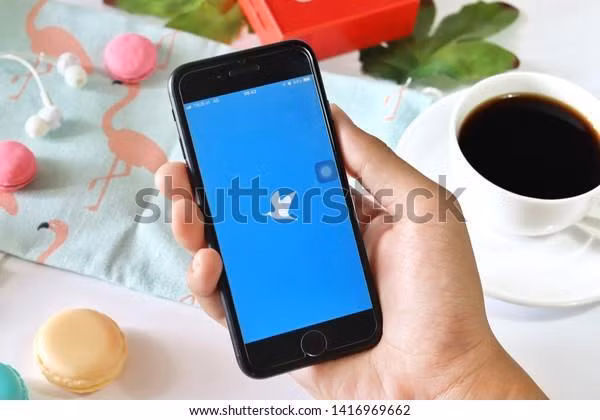 Sử dụng Traveloka mọi lúc, mọi nơi @shutterstock