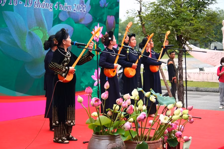 Không gian “Sen trong đời sống văn hóa Việt” là một điểm nhấn ấn tượng, ý nghĩa và thiết thực đối với đồng bào cả nước về tham dự “Ngày Văn hóa các dân tộc Việt Nam” năm 2022.