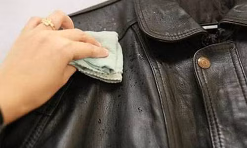 Đồ da nên được bảo quản ở nơi khô, mát. Đồ da nên được bảo quản ở nơi khô, mát. Ảnh:Oficina de Inverno.