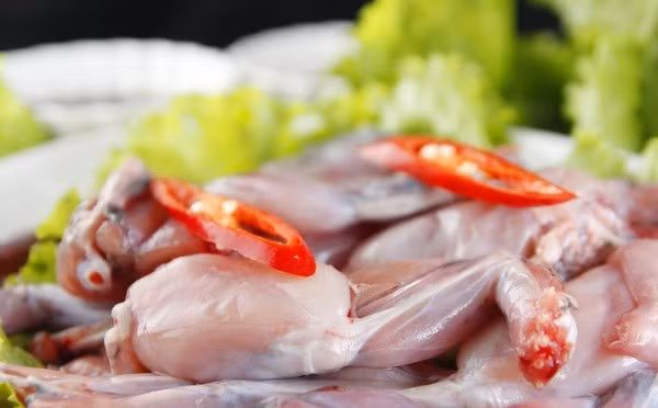 Bác sĩ phát hoảng khi lôi con ký sinh trùng dài 9cm từ não của cô gái 16 tuổi: Cảnh báo cẩn trọng từ món ăn nhiều người thích ảnh 3