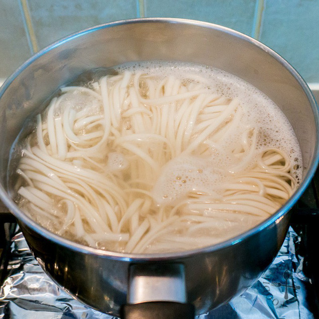 Mì cà chua trứng vừa nhanh vừa ngon cho bữa sáng ảnh 4 Bước 4