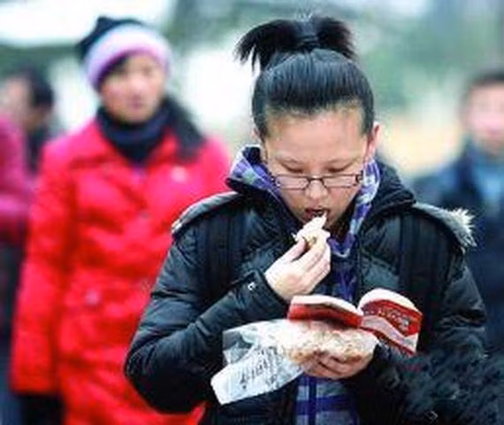 Cô sinh viên 20 tuổi bị ung thư giai đoạn cuối, khuyên mọi người bỏ thói quen ăn quá nhanh - 3