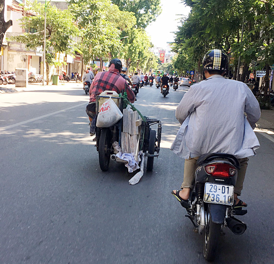Vô tư bon bon trên đường Phố Huế Vô tư bon bon trên đường Phố Huế