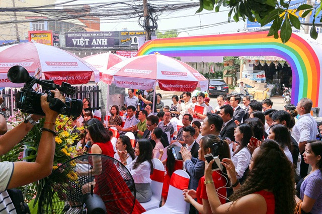 Đông đảo phụ huynh và đại biểu tại lễ khai trương cơ sở của Apax Leaders tại khu vực phía Nam