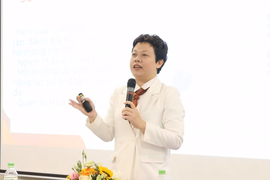 PGS.TS Chu Cẩm Thơ - Chủ tịch Hội đồng khoa học AEGlobal chia sẻ một số nội dung về chuyển đổi số trong giáo dục.