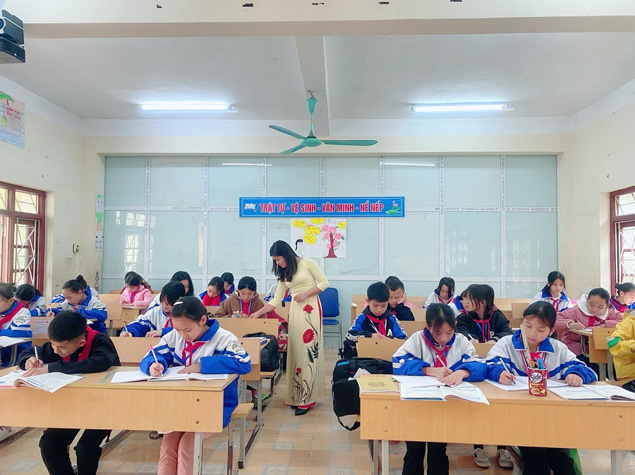 Một giờ học tại trường PTDT nội trú THCS Pắc Nặm Một giờ học tại trường PTDT nội trú THCS Pắc Nặm