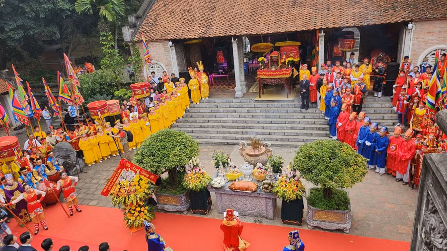 Toàn cảnh nghi lễ tấu trình chúc văn, dâng hương tại Lễ hội Đền Bà Triệu năm 2023. (Ảnh: NT).