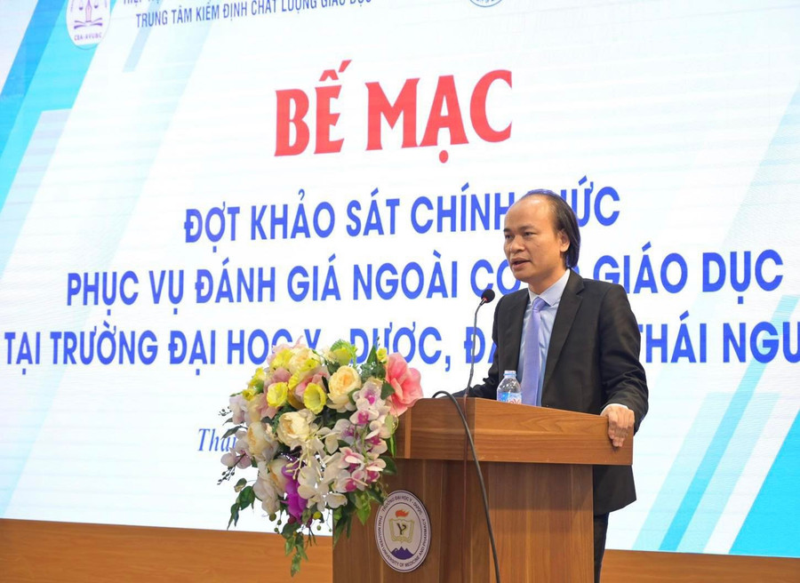 PGS.TS. Nguyễn Tiến Dũng, Bí thư Đảng uỷ, Hiệu trưởng trường Đại học Y - Dược.