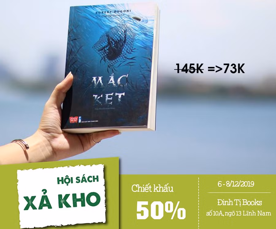 Nhiều cuốn sách được giảm tới 50% tại Hội sách xả kho. Ảnh: Đinh Tị Books