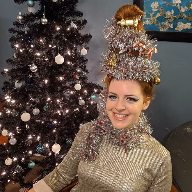 Gioi tre the gioi ro mot lam toc dung dung nhu cay thong Noel hinh anh 8 @albinoocelot.jpg