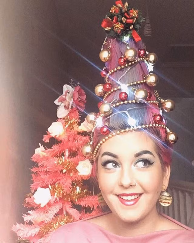 Gioi tre the gioi ro mot lam toc dung dung nhu cay thong Noel hinh anh 5 79390812_608641626560063_6220604278887653038_n.jpg