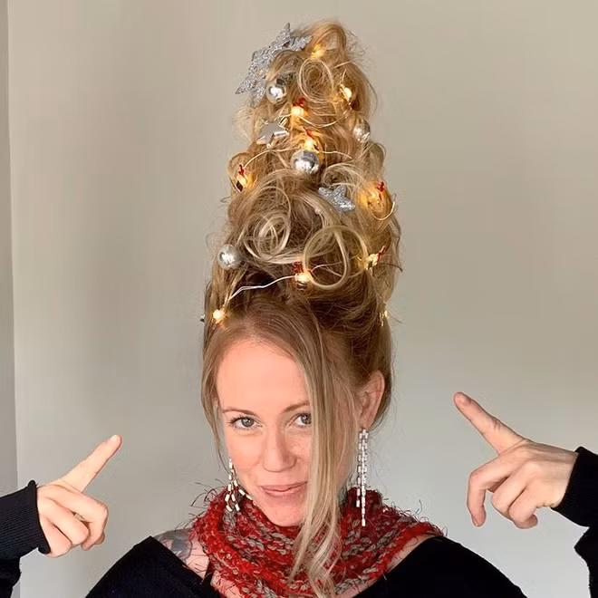 Gioi tre the gioi ro mot lam toc dung dung nhu cay thong Noel hinh anh 6 75467921_2423623327764895_6263912926909167448_n.jpg