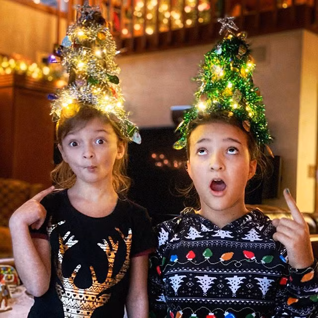 Gioi tre the gioi ro mot lam toc dung dung nhu cay thong Noel hinh anh 11 75266935_171901070876977_6052965522058810870_n.jpg