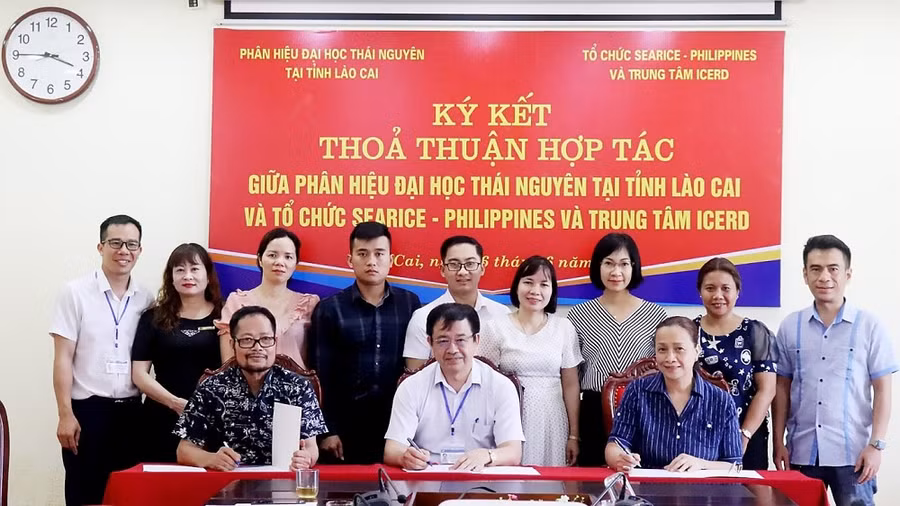 Lễ ký kết Biên bản ghi nhớ hợp tác giữa Phân hiệu Đại học Thái Nguyên tại tỉnh Lào Cai và Tổ chức sáng kiến Nâng cao năng lực cộng đồng khu vực Đông nam Á (SEARICE) và Trung tâm Nâng cao năng lực cộng đồng và Phát triển nông thôn (ICERD).
