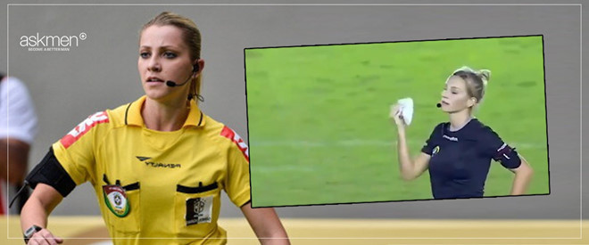 Nữ trọng tài Fernanda Colombo và hành động giả bộ phạt thẻ một cầu thủ rất dễ thương