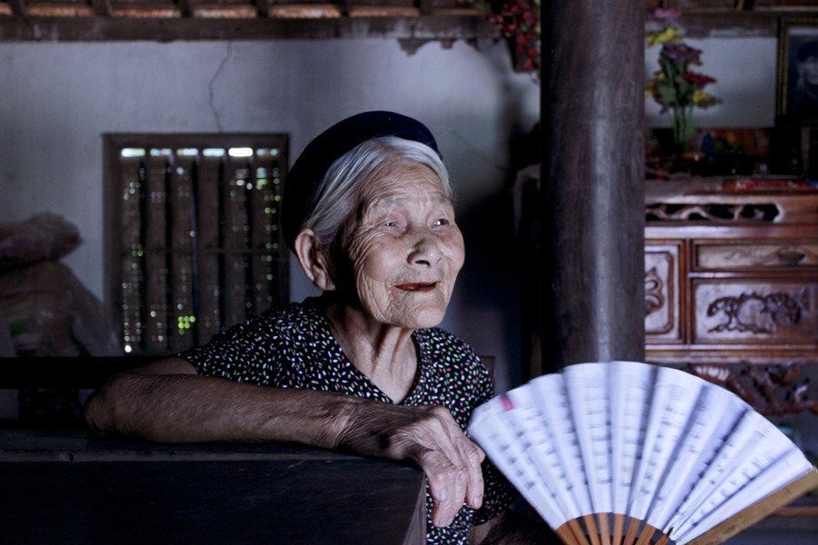 Cụ Hoàng Thị Tam đã hơn 90 tuổi vẫn nhớ nhiều câu hát dân ca Cụ Hoàng Thị Tam đã hơn 90 tuổi vẫn nhớ nhiều câu hát dân ca
