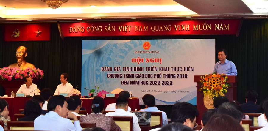 Thứ trưởng Nguyễn Hữu Độ trao đổi, đánh giá về những mặt tích cực mà CT GDPT 2018 mang lại. Thứ trưởng Nguyễn Hữu Độ trao đổi, đánh giá về những mặt tích cực mà CT GDPT 2018 mang lại.