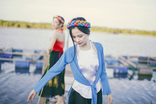 Cặp chị em ruột cosplay “Tấm Cám chuyện chưa kể“ ảnh 4 Trần Huyền Linh hiện đang là học viên năm cuối lớp B2C3, chuyên ngành Trinh sát hình sự, trường Cao đẳng Cảnh sát Nhân dân I. Trong 2 năm học ở trường Cao đẳng Cảnh sát Nhân dân I, nữ sinh xinh đẹp này đều đạt SV giỏi. Năm thứ nhất, cô đạt điểm trung bình 8,5 và năm thứ hai đạt 8,2.