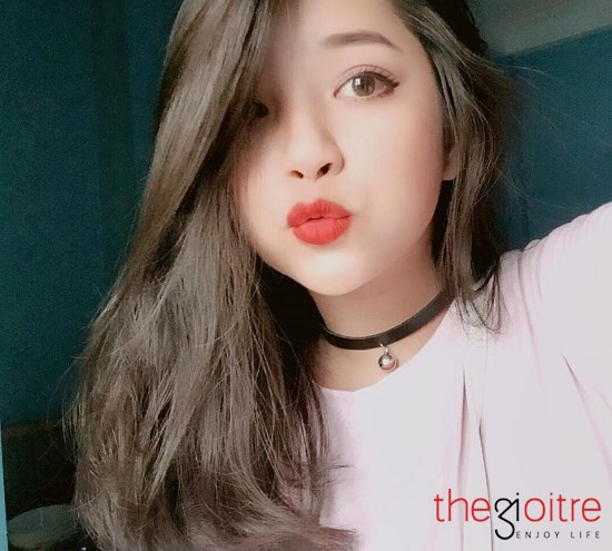 Mới tham gia diễn xuất nên Tường Vân còn khá “non” và khi được hỏi về kĩ niệm trong công việc thú vị này, cô gái 9x bày tỏ: “Mình nhớ có lần cả team đi quay, se (cài) máy xong hết thì trời mưa. Tuy bao nhiêu công sức "đổ sông, đổ bể" nhưng ai cũng lạc quan. Nhìn khuôn mặt của cả ê-kíp mà mình tự nhủ sau này mỗi lần quay sẽ cố hết sức để diễn, không sai lời thoại để không phụ công sức của mọi người”.