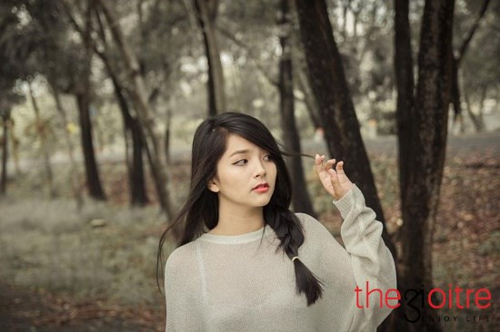 Cô nàng chia sẻ: “Làm mẫu ảnh thì mình làm từ hồi còn học cấp 3 và mới đây mới được theo các anh chị để học thêm về diễn xuất. Cũng từ đó, mình mới biết rằng làm 1 phim ngắn thật không hề đơn giản. Đó là công sức của cả đoàn phim, yêu cầu tinh thần tập trung làm việc của từng thành viên trong nhóm. Vì vậy, mình ý thức được trách nhiệm trong công việc. Hiện tại mình đang sống tự lập xa nhà. Khó khăn là làm việc gì cũng phải tự thân vận động, rất nhớ gia đình".